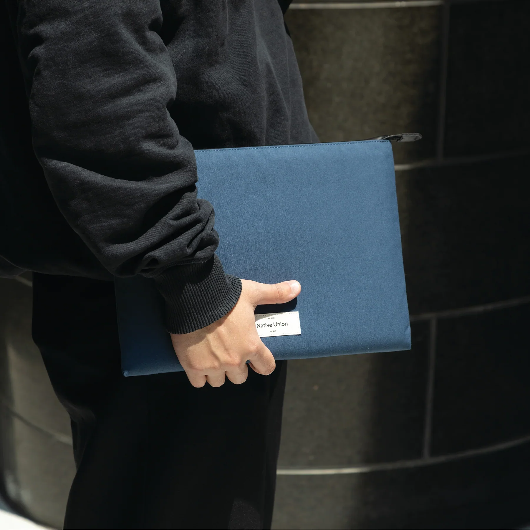 Native Union Mappe til MacBook 15/16" W.F.A - Navy - Image 4