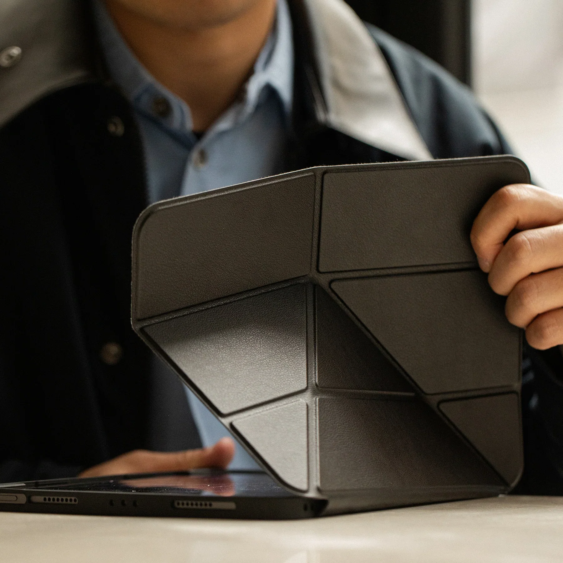 Native Union Active Case Etui til iPad 11" (A16) / (10. gen.) - Sandstone - Image 3
