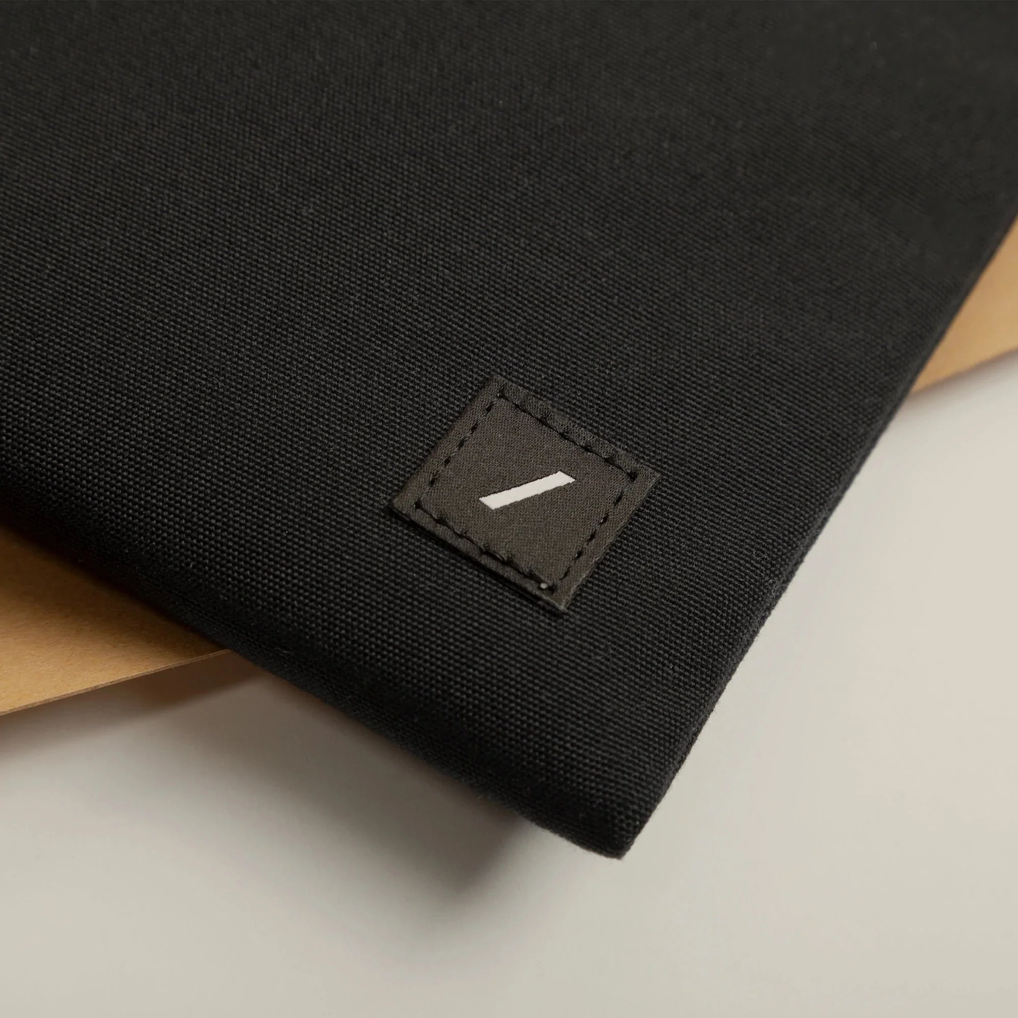 Native Union Mappe til MacBook 13" W.F.A - Svart - Image 2