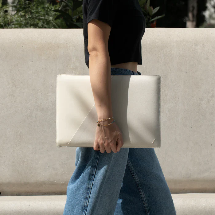 Native Union Stow Slim Mappe til MacBook 14"/13" - Sandstone - Image 4