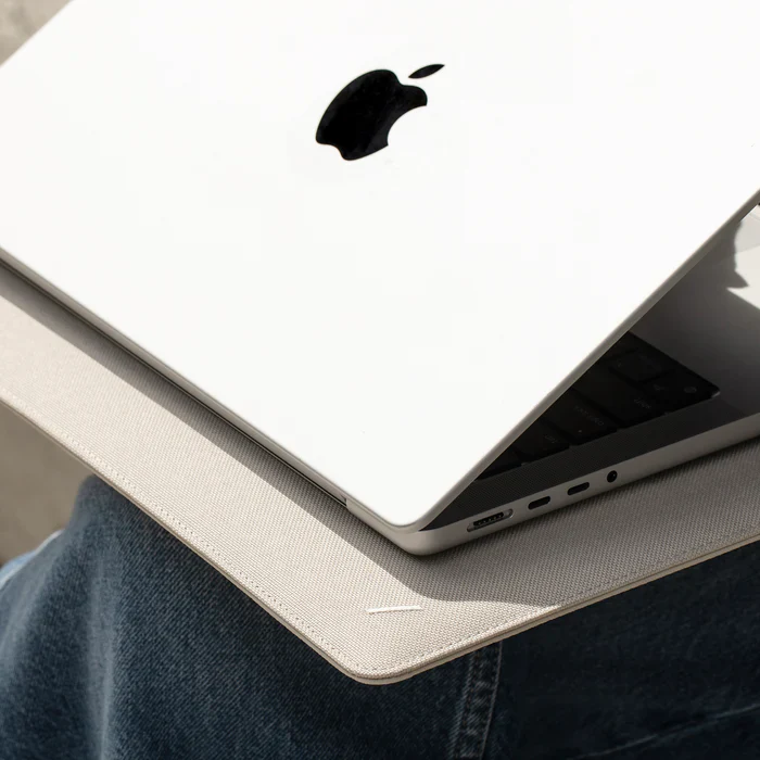 Native Union Stow Slim Mappe til MacBook 16"/15" - Sandstone - Image 4