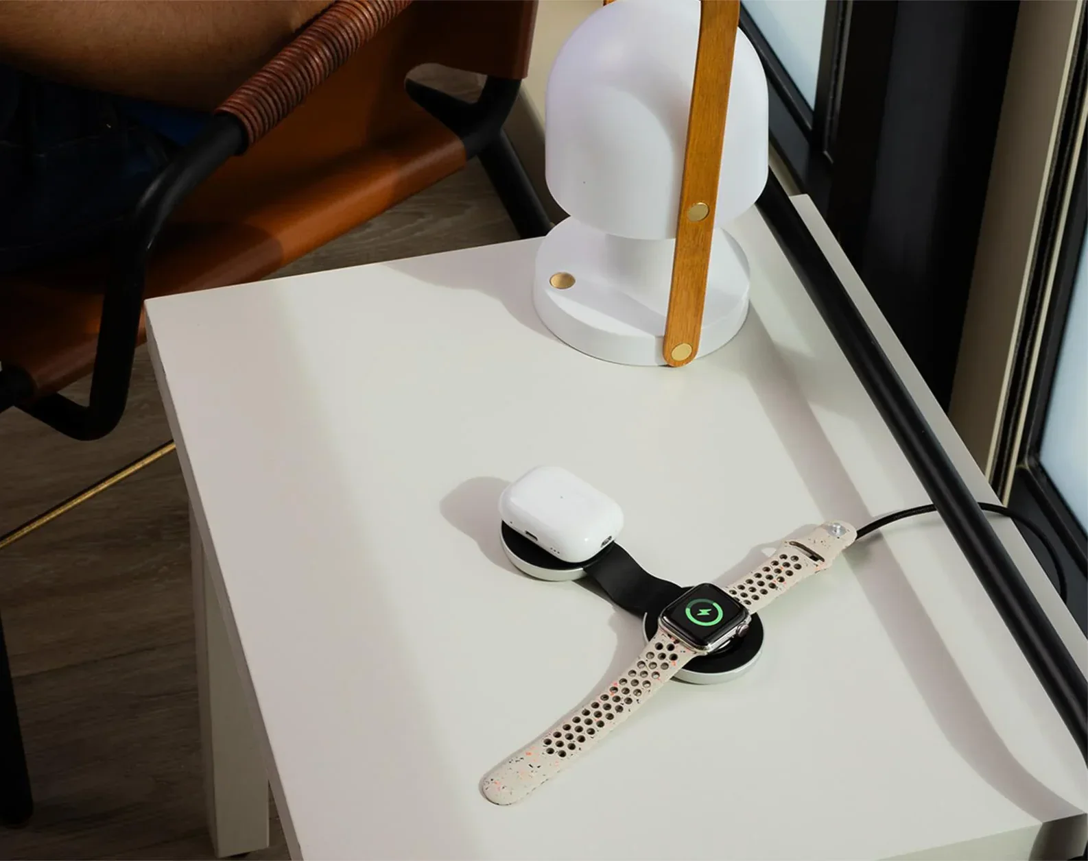 Twelve South ButterFly 2-i-1 MagSafe Reiselader til iPhone og Apple Watch - Image 2